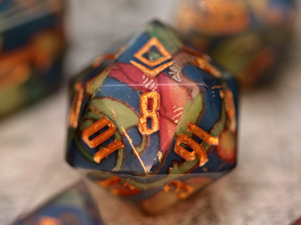 Conocimiento oculto - Juego de dados poliédricos hechos a mano