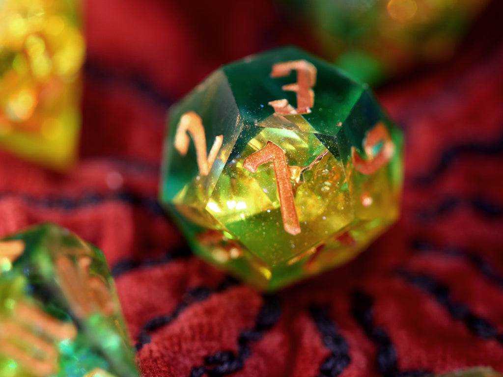 Gemas Arcanas - Juego de dados poliédricos hechos a mano